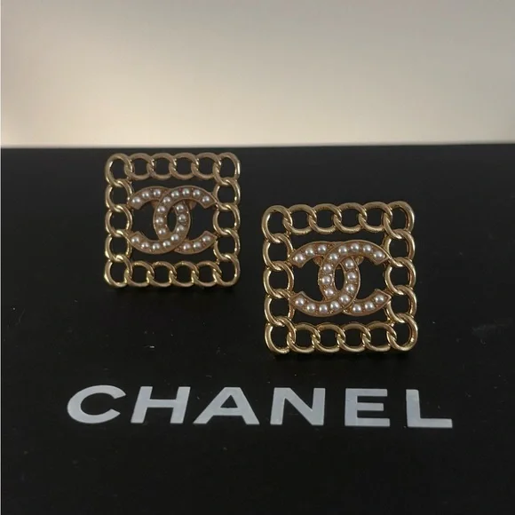 Authentic Chanel Vintage Gold-Pearl Buttons Repurposed CC Logo Chain Earrings - Picture 1 of 3